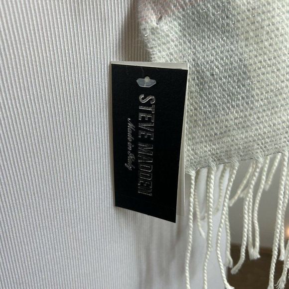 NWT Steve Madden Mid Weight Cozy Muffler Scarf with Fringe Lurex Pink Gray White - Picture 3 of 8